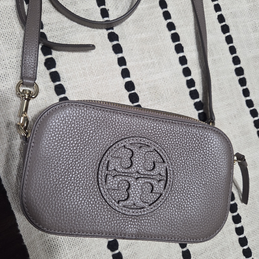 Tory Burch Pebbled Leather Crossbody in Taupe Gray